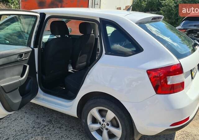 Белый Шкода Спейсбек, объемом двигателя 1.2 л и пробегом 66 тыс. км за 7900 $, фото 8 на Automoto.ua