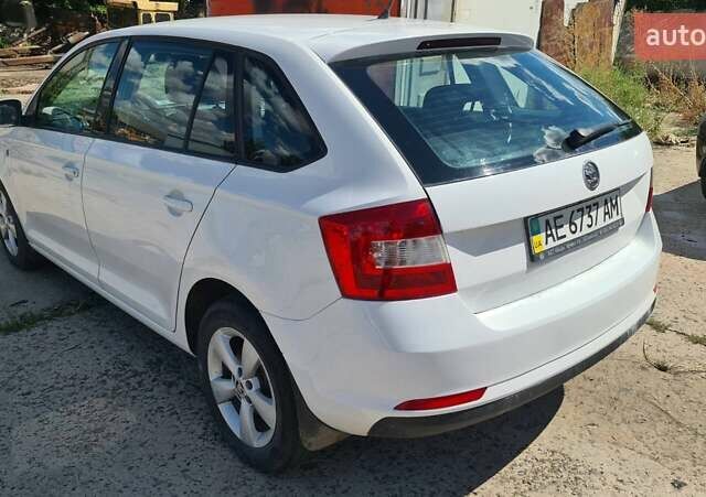 Белый Шкода Спейсбек, объемом двигателя 1.2 л и пробегом 66 тыс. км за 7900 $, фото 2 на Automoto.ua
