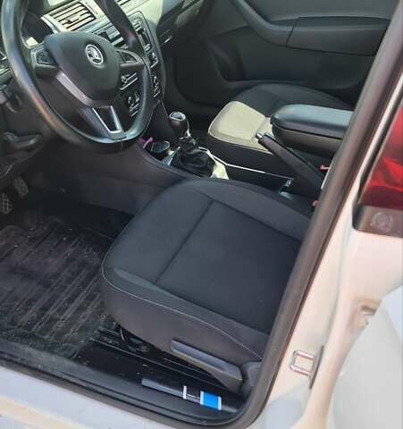 Белый Шкода Спейсбек, объемом двигателя 1.2 л и пробегом 66 тыс. км за 7900 $, фото 12 на Automoto.ua