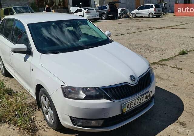 Белый Шкода Спейсбек, объемом двигателя 1.2 л и пробегом 66 тыс. км за 7900 $, фото 4 на Automoto.ua