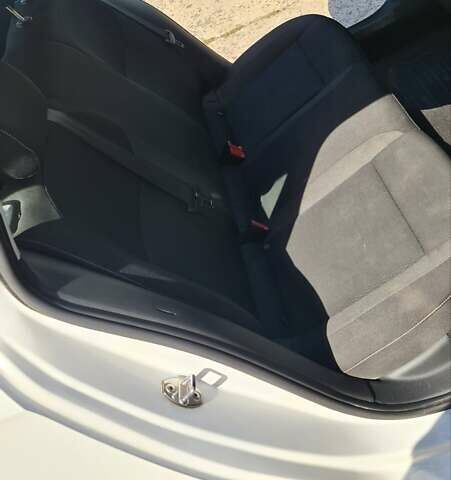 Белый Шкода Спейсбек, объемом двигателя 1.2 л и пробегом 66 тыс. км за 7900 $, фото 7 на Automoto.ua