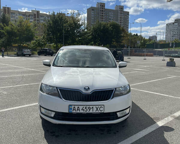Белый Шкода Спейсбек, объемом двигателя 1.2 л и пробегом 202 тыс. км за 7900 $, фото 1 на Automoto.ua