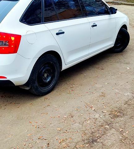 Белый Шкода Спейсбек, объемом двигателя 1.6 л и пробегом 200 тыс. км за 7600 $, фото 2 на Automoto.ua