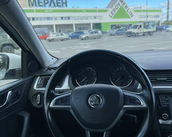 Белый Шкода Спейсбек, объемом двигателя 1.2 л и пробегом 202 тыс. км за 7900 $, фото 15 на Automoto.ua