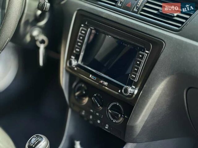 Белый Шкода Спейсбек, объемом двигателя 1 л и пробегом 147 тыс. км за 8650 $, фото 7 на Automoto.ua