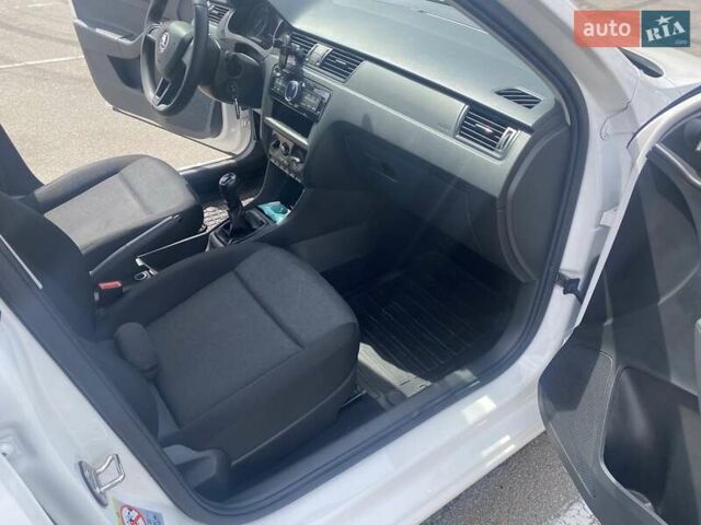 Шкода Спейсбек 2017 в Киеве на Automoto.ua Белый Шкода Спейсбек, объемом двигателя 1 л и пробегом 163 тыс. км за 8000 $, фото 8 на Automoto.ua