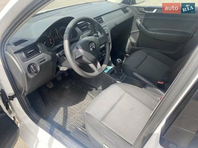 Шкода Спейсбек 2017 в Киеве на Automoto.ua Белый Шкода Спейсбек, объемом двигателя 1 л и пробегом 163 тыс. км за 8000 $, фото 7 на Automoto.ua