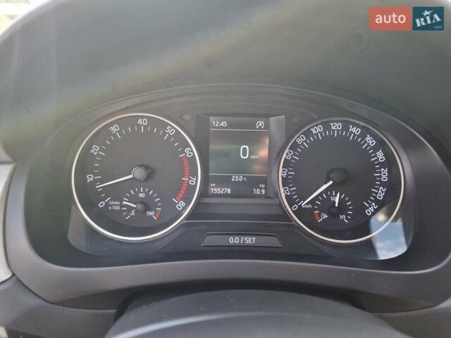 Белый Шкода Спейсбек, объемом двигателя 1.2 л и пробегом 160 тыс. км за 8600 $, фото 2 на Automoto.ua