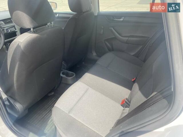 Шкода Спейсбек 2017 в Киеве на Automoto.ua Белый Шкода Спейсбек, объемом двигателя 1 л и пробегом 163 тыс. км за 8000 $, фото 10 на Automoto.ua