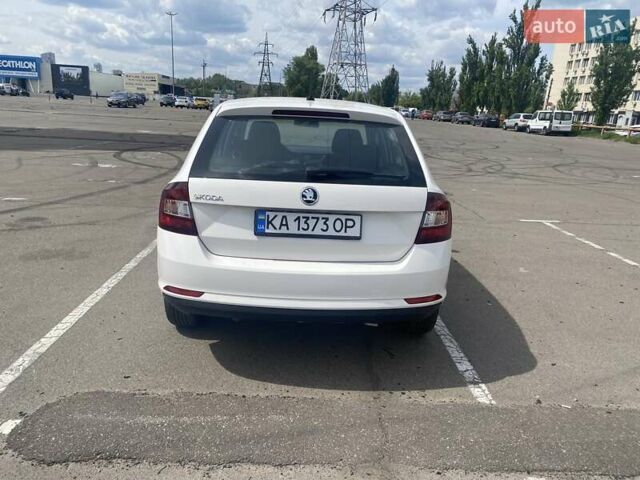 Шкода Спейсбек 2017 в Киеве на Automoto.ua Белый Шкода Спейсбек, объемом двигателя 1 л и пробегом 163 тыс. км за 8000 $, фото 1 на Automoto.ua