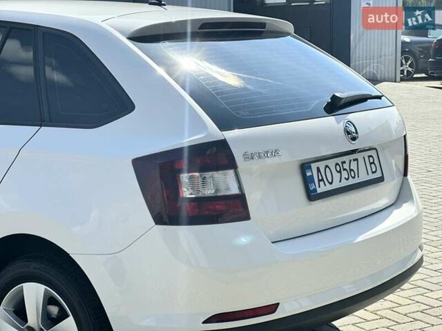 Белый Шкода Спейсбек, объемом двигателя 1 л и пробегом 147 тыс. км за 8650 $, фото 5 на Automoto.ua