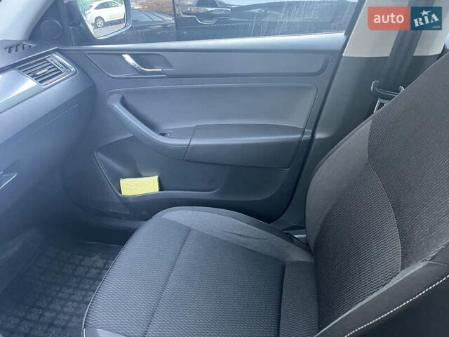 Черный Шкода Спейсбек, объемом двигателя 1.6 л и пробегом 88 тыс. км за 9400 $, фото 8 на Automoto.ua
