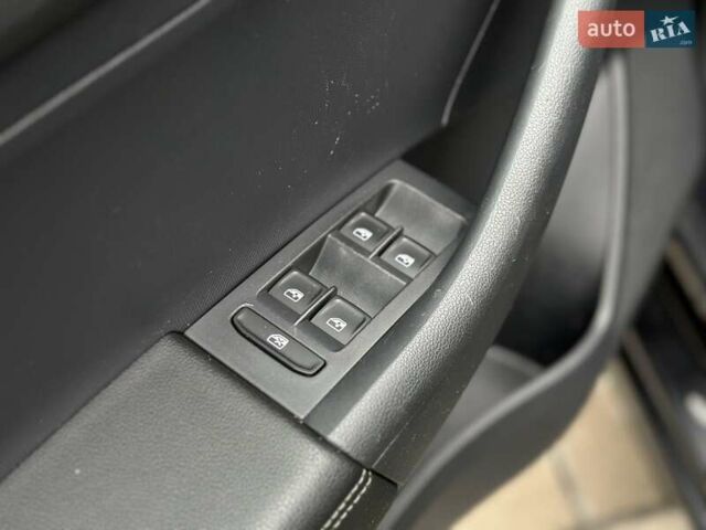 Шкода Спейсбек 2017 в Киеве на Automoto.ua Черный Шкода Спейсбек, объемом двигателя 1.2 л и пробегом 87 тыс. км за 10490 $, фото 17 на Automoto.ua