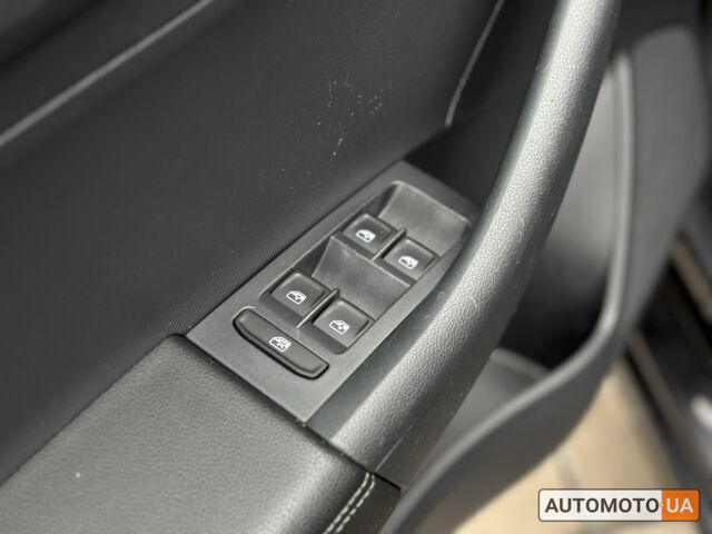 Шкода Спейсбек 2017 в Киеве на Automoto.ua Черный Шкода Спейсбек, объемом двигателя 1.2 л и пробегом 87 тыс. км за 10000 $, фото 17 на Automoto.ua