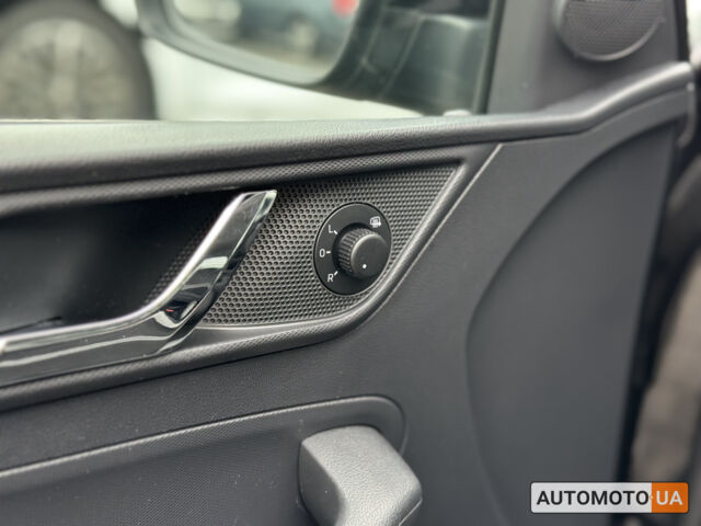 Шкода Спейсбек 2017 в Киеве на Automoto.ua Черный Шкода Спейсбек, объемом двигателя 1.2 л и пробегом 87 тыс. км за 10000 $, фото 16 на Automoto.ua