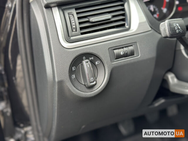 Шкода Спейсбек 2017 в Киеве на Automoto.ua Черный Шкода Спейсбек, объемом двигателя 1.2 л и пробегом 87 тыс. км за 10000 $, фото 15 на Automoto.ua