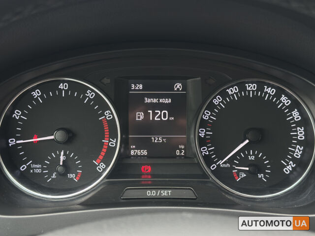 Шкода Спейсбек 2017 в Киеве на Automoto.ua Черный Шкода Спейсбек, объемом двигателя 1.2 л и пробегом 87 тыс. км за 10000 $, фото 10 на Automoto.ua