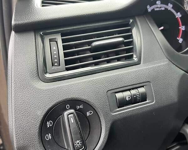 Коричневый Шкода Спейсбек, объемом двигателя 1.6 л и пробегом 114 тыс. км за 9093 $, фото 17 на Automoto.ua