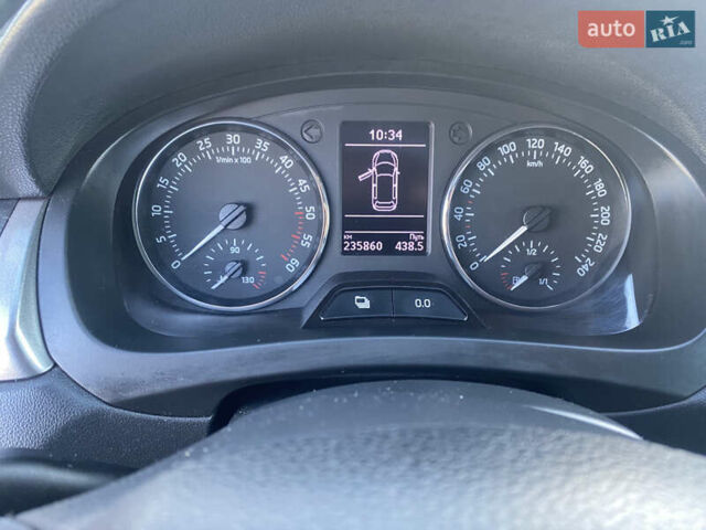 Красный Шкода Спейсбек, объемом двигателя 1.6 л и пробегом 236 тыс. км за 7000 $, фото 11 на Automoto.ua