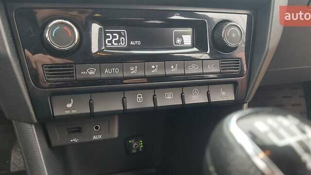 Красный Шкода Спейсбек, объемом двигателя 1.2 л и пробегом 999 тыс. км за 7400 $, фото 10 на Automoto.ua