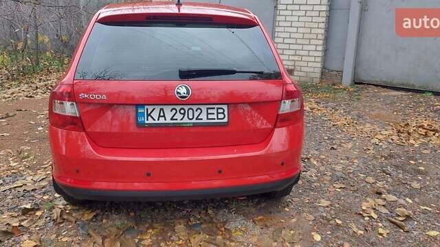Красный Шкода Спейсбек, объемом двигателя 1.2 л и пробегом 999 тыс. км за 7400 $, фото 3 на Automoto.ua