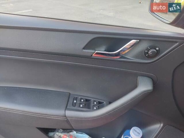 Шкода Спейсбек 2016 в Львове на Automoto.ua Красный Шкода Спейсбек, объемом двигателя 1.2 л и пробегом 153 тыс. км за 7500 $, фото 2 на Automoto.ua