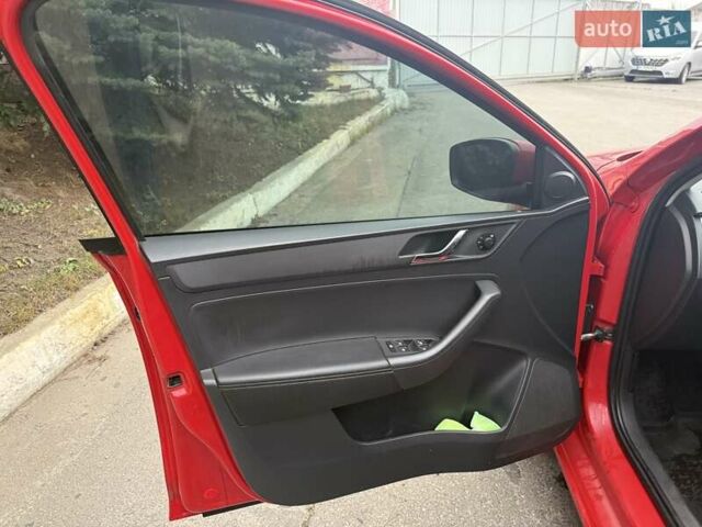 Красный Шкода Спейсбек, объемом двигателя 1.6 л и пробегом 354 тыс. км за 7000 $, фото 14 на Automoto.ua