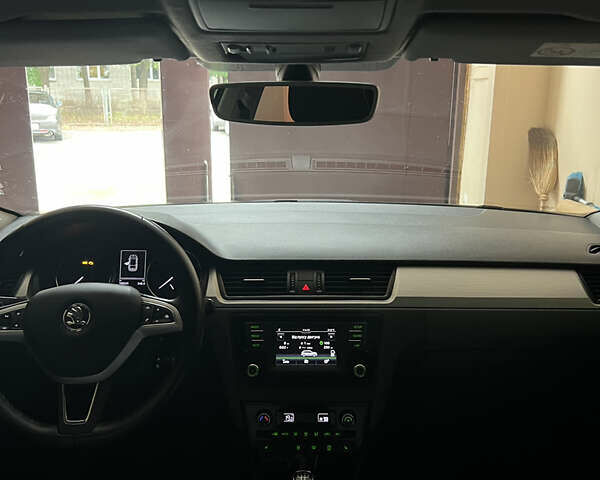 Серый Шкода Спейсбек, объемом двигателя 1.2 л и пробегом 110 тыс. км за 9500 $, фото 3 на Automoto.ua