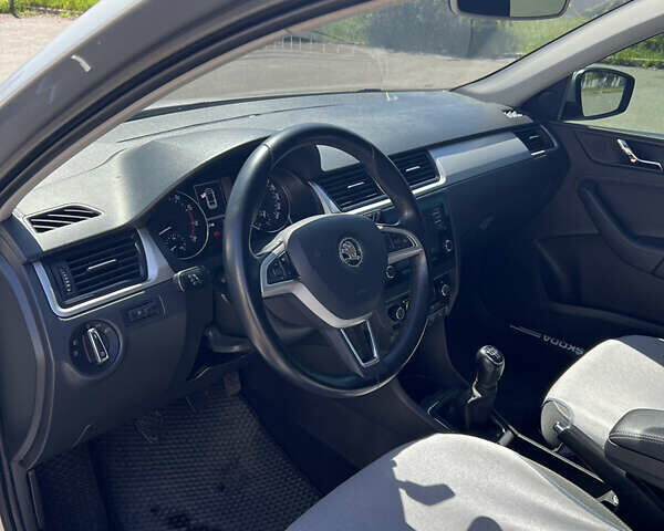 Серый Шкода Спейсбек, объемом двигателя 1.2 л и пробегом 110 тыс. км за 9500 $, фото 4 на Automoto.ua