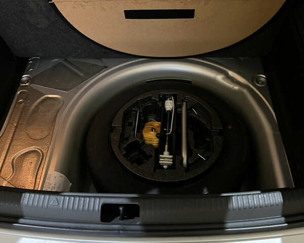 Серый Шкода Спейсбек, объемом двигателя 1.2 л и пробегом 110 тыс. км за 9500 $, фото 1 на Automoto.ua