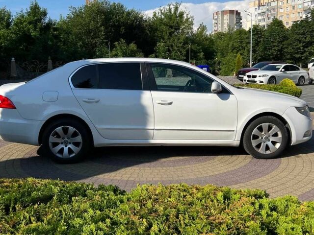 Белый Шкода Суперб, объемом двигателя 1.6 л и пробегом 183 тыс. км за 8250 $, фото 7 на Automoto.ua