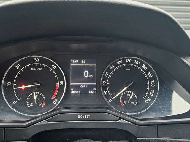 Белый Шкода Суперб, объемом двигателя 1.6 л и пробегом 205 тыс. км за 14500 $, фото 11 на Automoto.ua