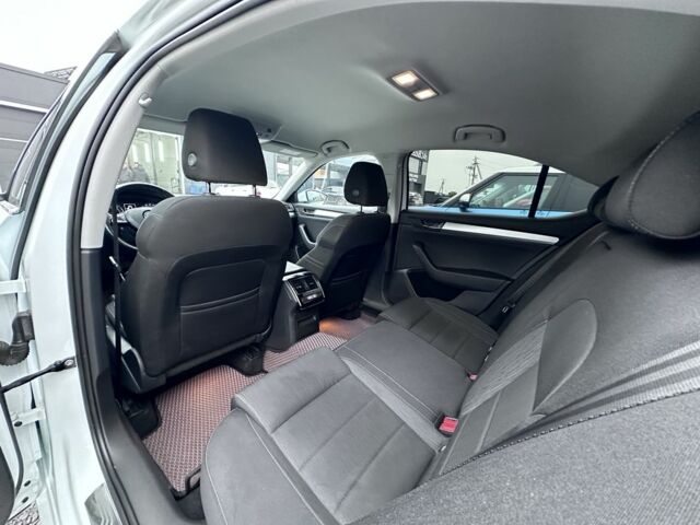 Белый Шкода Суперб, объемом двигателя 1.6 л и пробегом 171 тыс. км за 14000 $, фото 7 на Automoto.ua