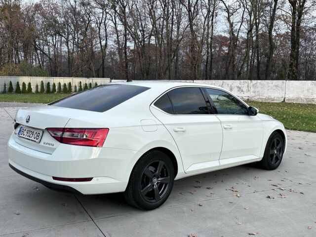 Белый Шкода Суперб, объемом двигателя 1.6 л и пробегом 171 тыс. км за 14000 $, фото 4 на Automoto.ua