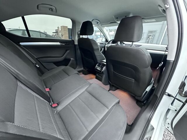 Белый Шкода Суперб, объемом двигателя 1.6 л и пробегом 171 тыс. км за 14000 $, фото 9 на Automoto.ua