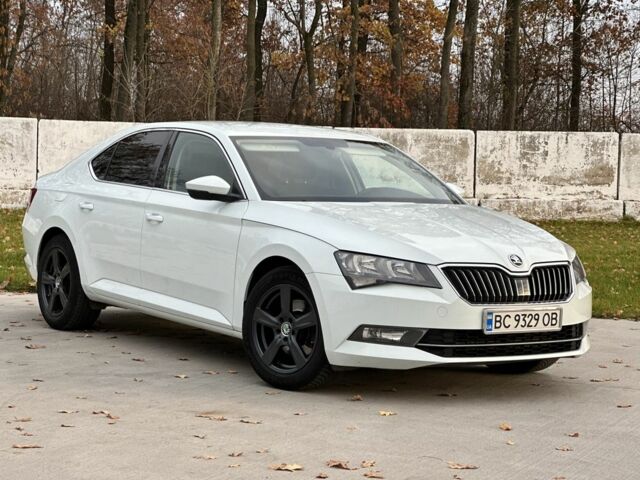 Белый Шкода Суперб, объемом двигателя 1.6 л и пробегом 171 тыс. км за 14000 $, фото 1 на Automoto.ua