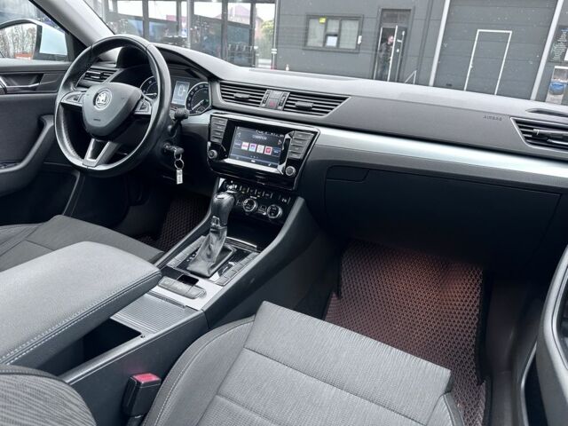 Белый Шкода Суперб, объемом двигателя 1.6 л и пробегом 171 тыс. км за 14000 $, фото 10 на Automoto.ua