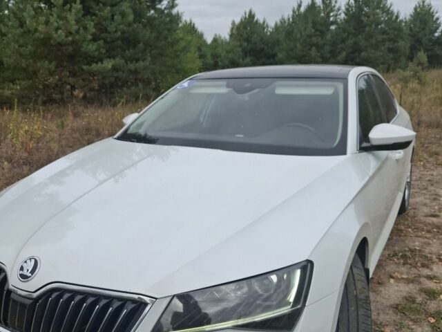 Білий Шкода Суперб, об'ємом двигуна 2 л та пробігом 206 тис. км за 21500 $, фото 1 на Automoto.ua