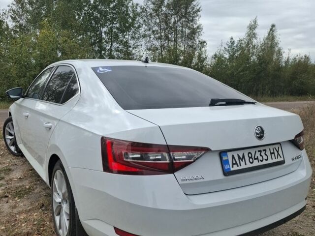 Білий Шкода Суперб, об'ємом двигуна 2 л та пробігом 206 тис. км за 21500 $, фото 4 на Automoto.ua