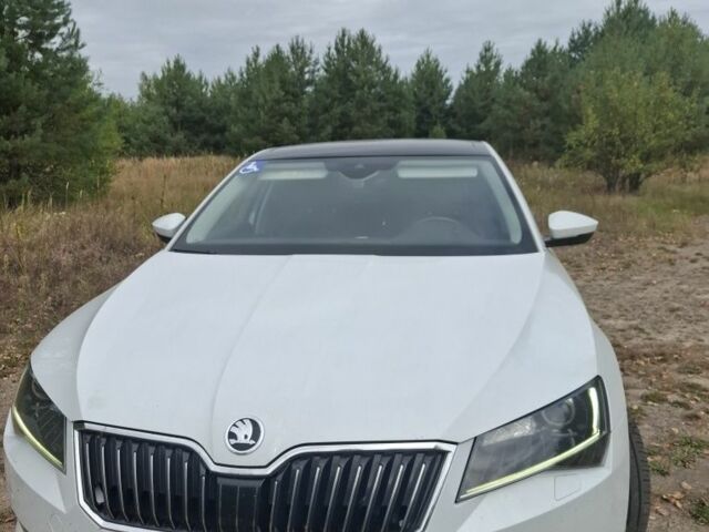 Білий Шкода Суперб, об'ємом двигуна 2 л та пробігом 206 тис. км за 21500 $, фото 19 на Automoto.ua