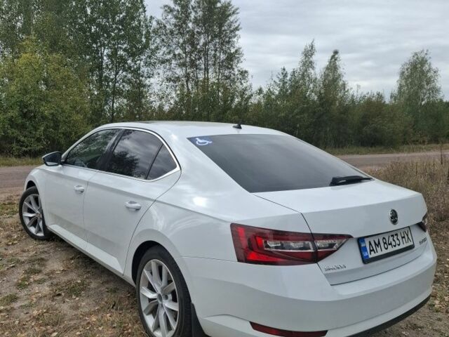 Білий Шкода Суперб, об'ємом двигуна 2 л та пробігом 206 тис. км за 21500 $, фото 2 на Automoto.ua