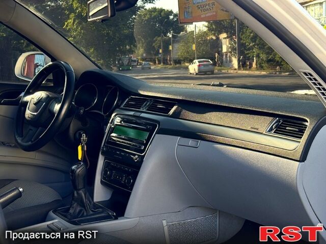 Белый Шкода Суперб, объемом двигателя 1.8 л и пробегом 275 тыс. км за 6899 $, фото 11 на Automoto.ua