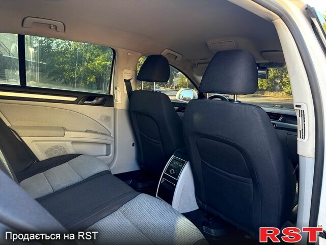 Белый Шкода Суперб, объемом двигателя 1.8 л и пробегом 275 тыс. км за 6899 $, фото 12 на Automoto.ua