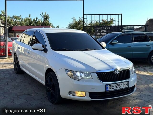 Белый Шкода Суперб, объемом двигателя 1.8 л и пробегом 275 тыс. км за 6899 $, фото 1 на Automoto.ua