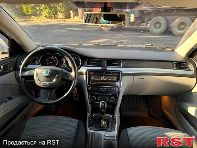 Белый Шкода Суперб, объемом двигателя 1.8 л и пробегом 275 тыс. км за 6899 $, фото 8 на Automoto.ua