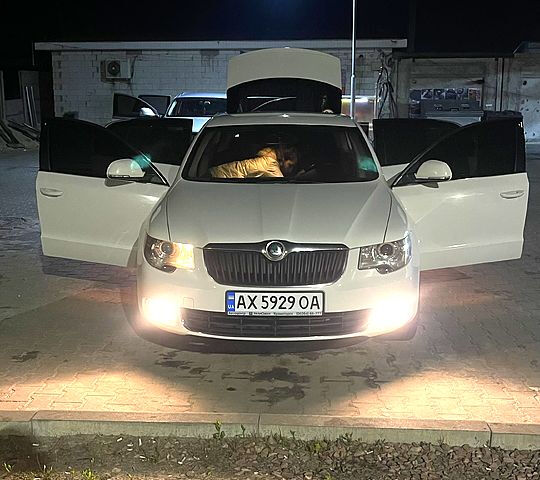 Білий Шкода Суперб, об'ємом двигуна 1.8 л та пробігом 283 тис. км за 7999 $, фото 7 на Automoto.ua
