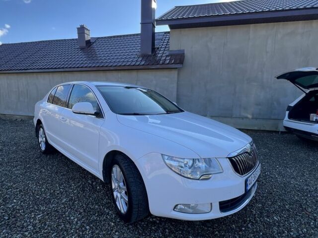 Белый Шкода Суперб, объемом двигателя 2 л и пробегом 317 тыс. км за 9800 $, фото 2 на Automoto.ua