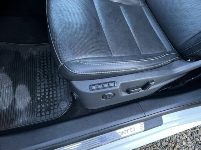 Белый Шкода Суперб, объемом двигателя 2 л и пробегом 317 тыс. км за 9800 $, фото 8 на Automoto.ua