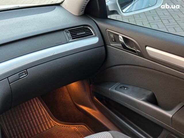 Белый Шкода Суперб, объемом двигателя 1.8 л и пробегом 109 тыс. км за 10990 $, фото 16 на Automoto.ua