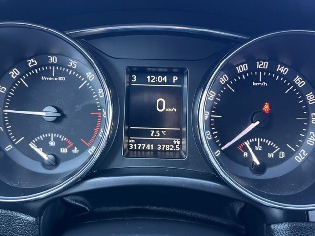 Белый Шкода Суперб, объемом двигателя 2 л и пробегом 317 тыс. км за 9800 $, фото 9 на Automoto.ua